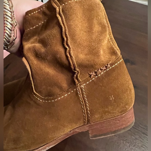 Frye Cara Size 8 Booties Suede Brown EUC women’s - Picture 10 of 10